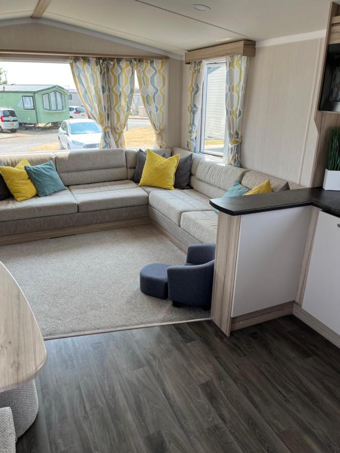 Beautiful Caravan In Trecco Bay! 74 Sycomore Bridgend  Kültér fotó